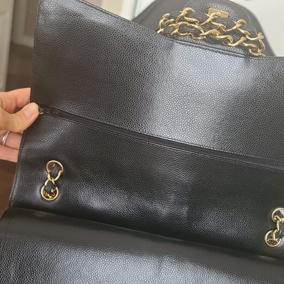 CHANEL 2011 Timeless Maxi Jumbo shoulder bag - Picture 11 of 13